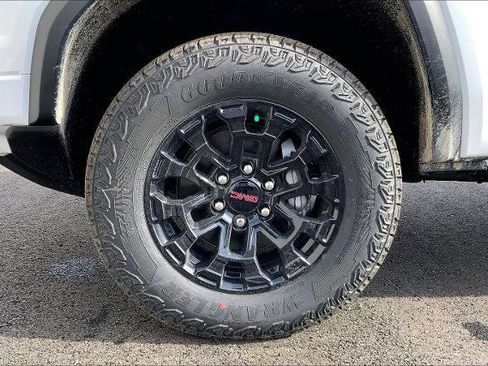 New 2026 GMC Canyon Elevation w/ Convenience Package image 6