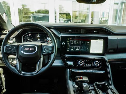 Used 2024 GMC Sierra 1500 AT4 w/ Technology Package AWD/4WD image 17