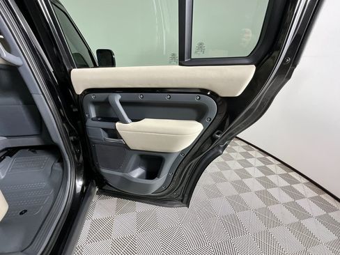 Used 2020 Land Rover Defender 110 S image 24