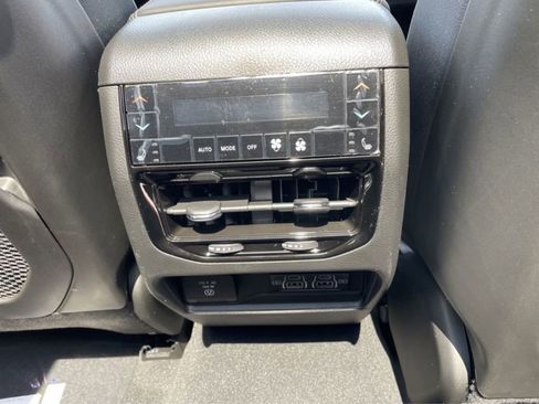 Used 2023 Jeep Grand Cherokee Summit image 15