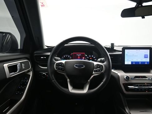 Used 2024 Ford Explorer XLT RWD image 28
