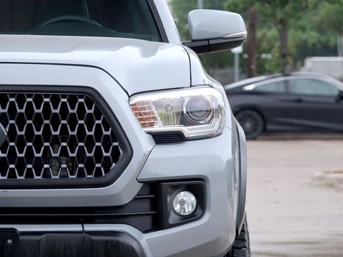 Used 2019 Toyota Tacoma TRD Off-Road w/ TRD Premium Off Road Package image 6