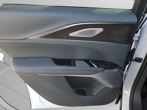 New 2026 Cadillac Lyriq Signature Luxury image 17