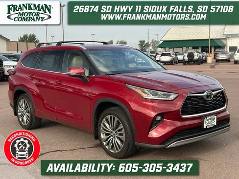 Used 2021 Toyota Highlander Platinum AWD/4WD image 1