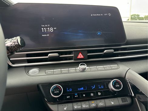Used 2023 Hyundai Elantra SEL w/ Convenience Package FWD image 10