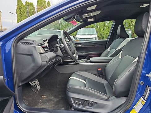 Used 2025 Toyota Camry SE image 14