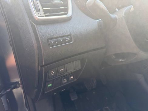 Used 2015 Nissan Rogue SV AWD/4WD image 19