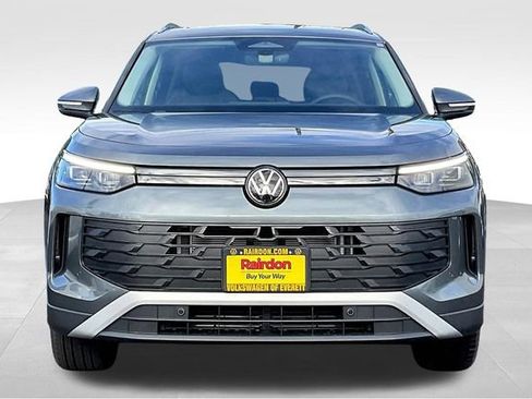 New 2025 Volkswagen Tiguan SE image 15