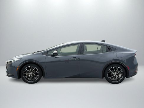Used 2024 Toyota Prius XLE AWD/4WD image 2