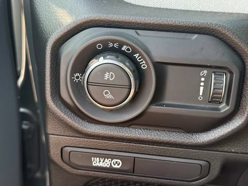 Used 2024 Jeep Gladiator Sport AWD/4WD image 17