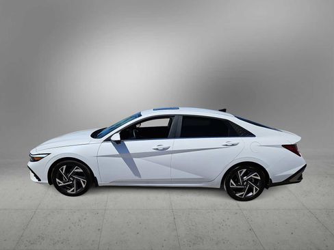 Used 2024 Hyundai Elantra Limited image 5