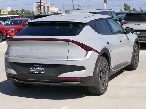 New 2025 Kia EV6 Light w/ Light LR Technology Package image 3
