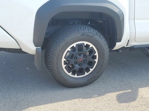 Used 2026 Toyota Tacoma TRD Off-Road AWD/4WD image 5