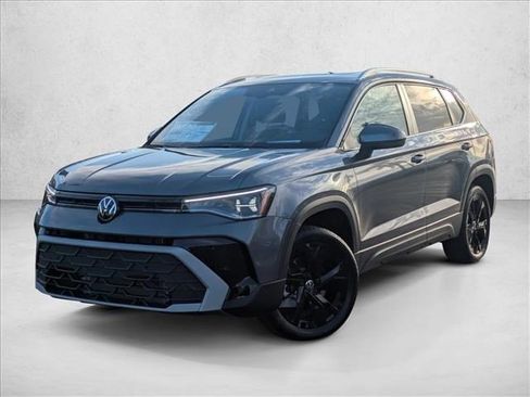 New 2026 Volkswagen Taos SE image 1