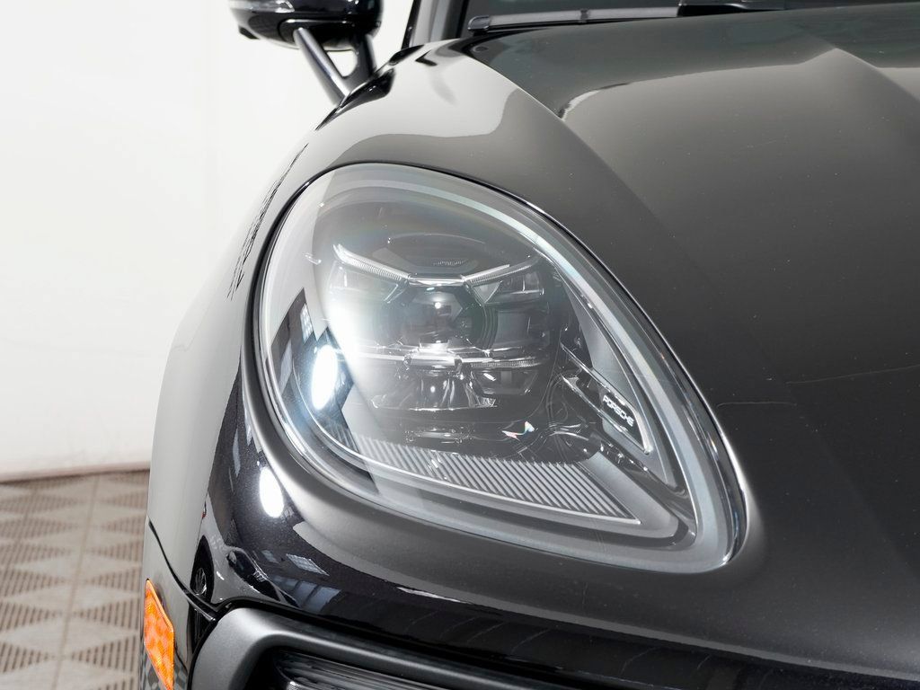 Certified 2026 Porsche Macan S AWD/4WD image 11