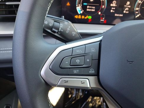 New 2026 Volkswagen Tiguan SE image 18