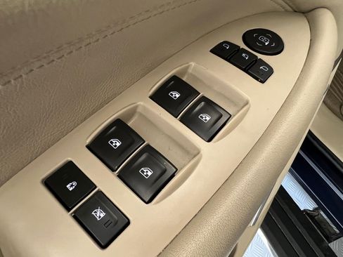 Used 2018 Cadillac Escalade Premium Luxury image 21