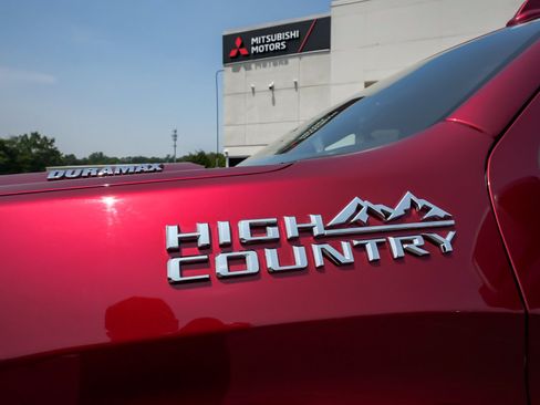 Used 2024 Chevrolet Silverado 1500 High Country w/ Technology Package AWD/4WD image 41