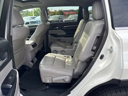 Used 2016 Toyota Highlander Limited w/ Driver Technology Package AWD/4WD image 11