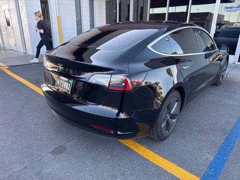 Used 2018 Tesla Model 3 Long Range RWD image 3