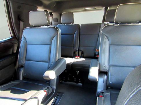 Used 2023 GMC Yukon SLT image 8