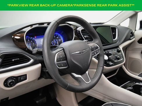 Used 2023 Chrysler Pacifica Limited FWD image 13