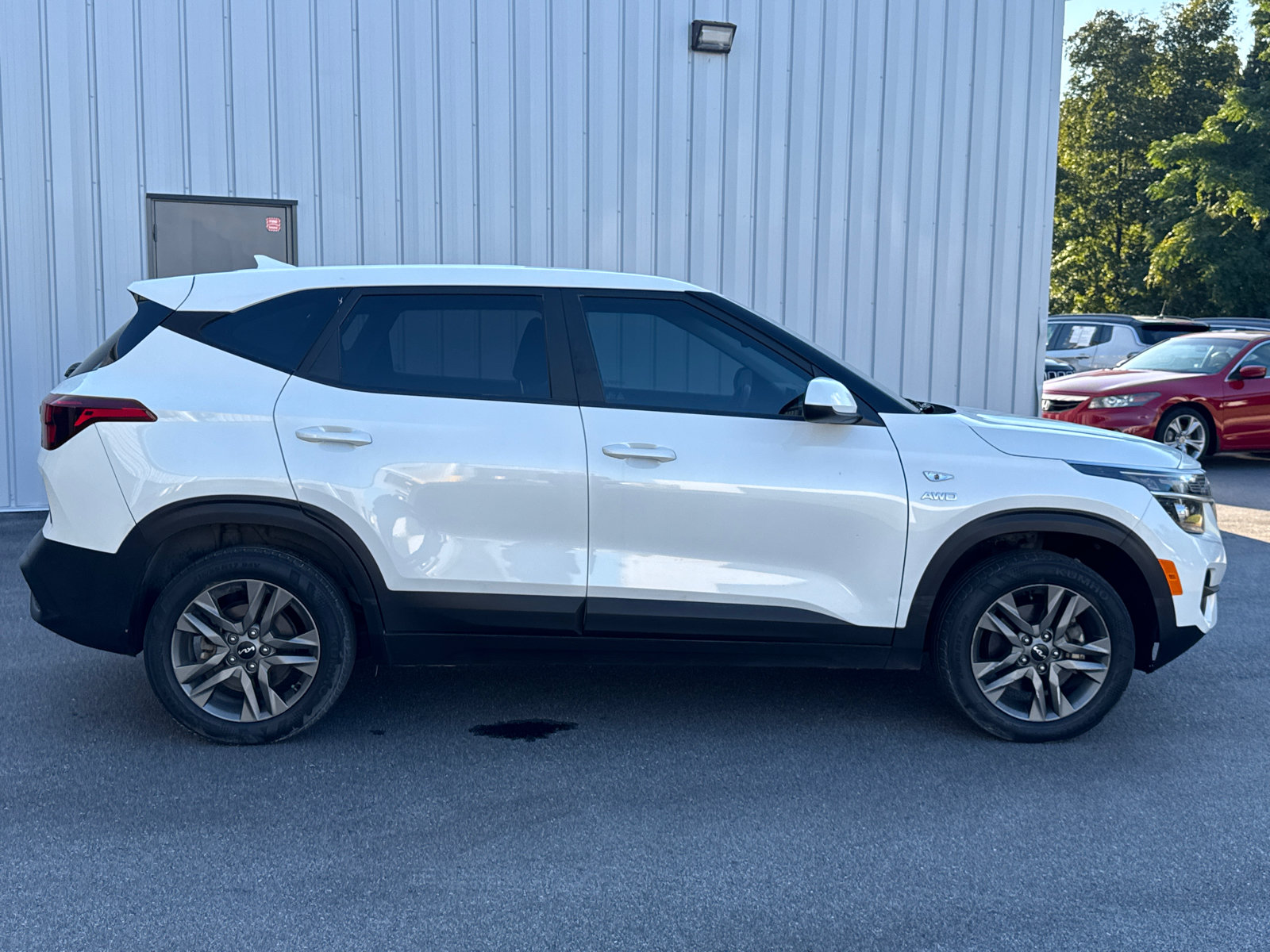 Used 2023 Kia Seltos LX AWD/4WD image 4