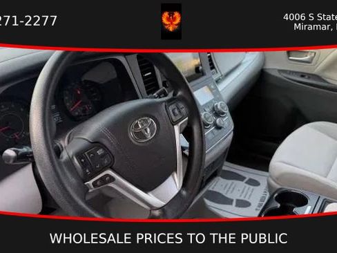 Used 2016 Toyota Sienna LE image 10