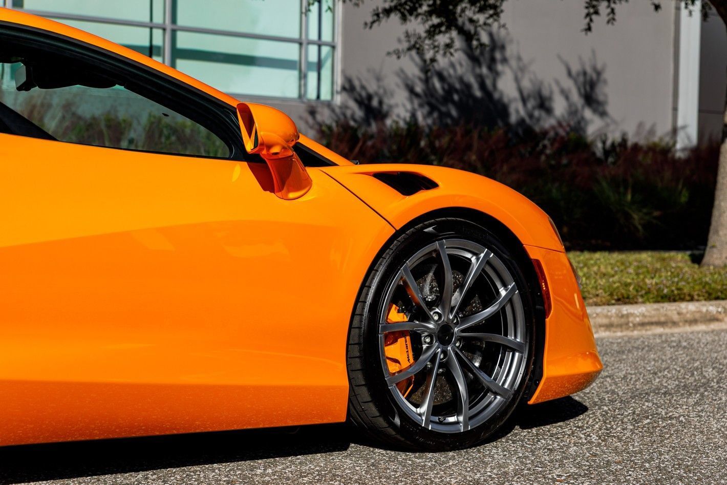 Used 2025 McLaren Artura RWD image 30