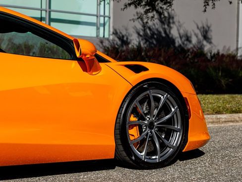 Used 2025 McLaren Artura RWD image 30