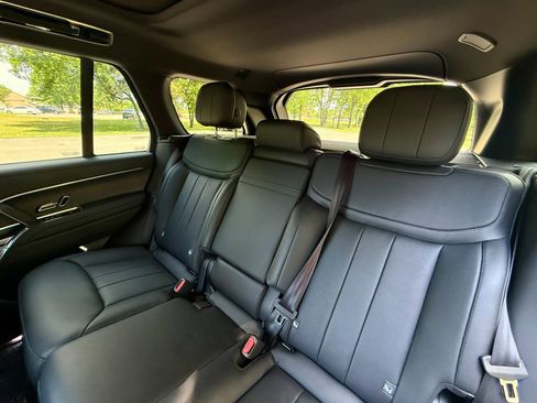 Used 2025 Land Rover Range Rover SE AWD/4WD image 17
