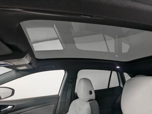 Used 2021 Volkswagen ID.4 Pro S w/ Gradient Package image 16