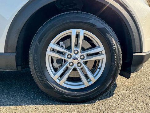 Used 2023 Ford Explorer XLT w/ Equipment Group 202A image 9