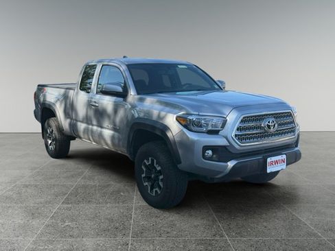 Used 2016 Toyota Tacoma TRD Off-Road w/ Towing Package AWD/4WD image 7