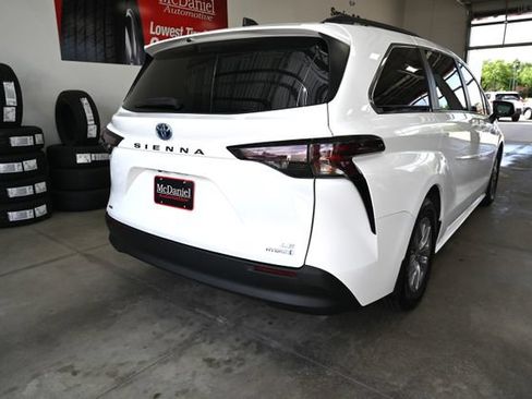 Used 2023 Toyota Sienna LE AWD/4WD image 6
