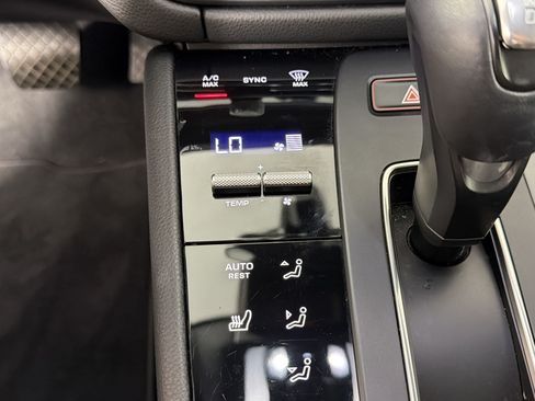 Certified 2024 Porsche Macan Turbo AWD/4WD image 17