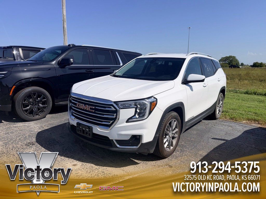 Used 2024 GMC Terrain SLT FWD image 1