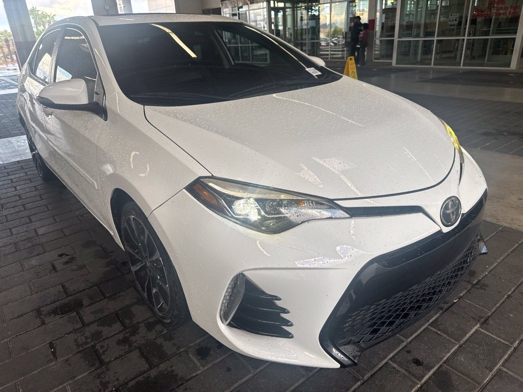 Used 2018 Toyota Corolla SE w/ SE Premium Package FWD image 2