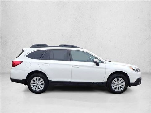 Used 2017 Subaru Outback 2.5i Premium AWD/4WD image 5