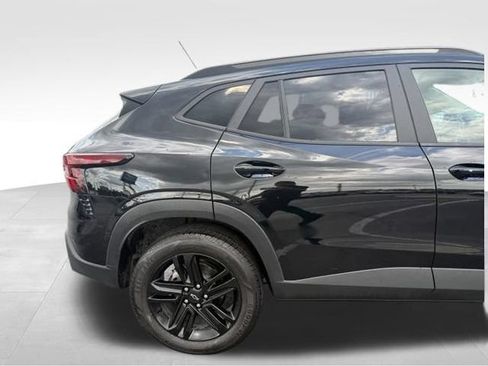 Used 2024 Chevrolet Trax ACTIV w/ Sunroof Package FWD image 4