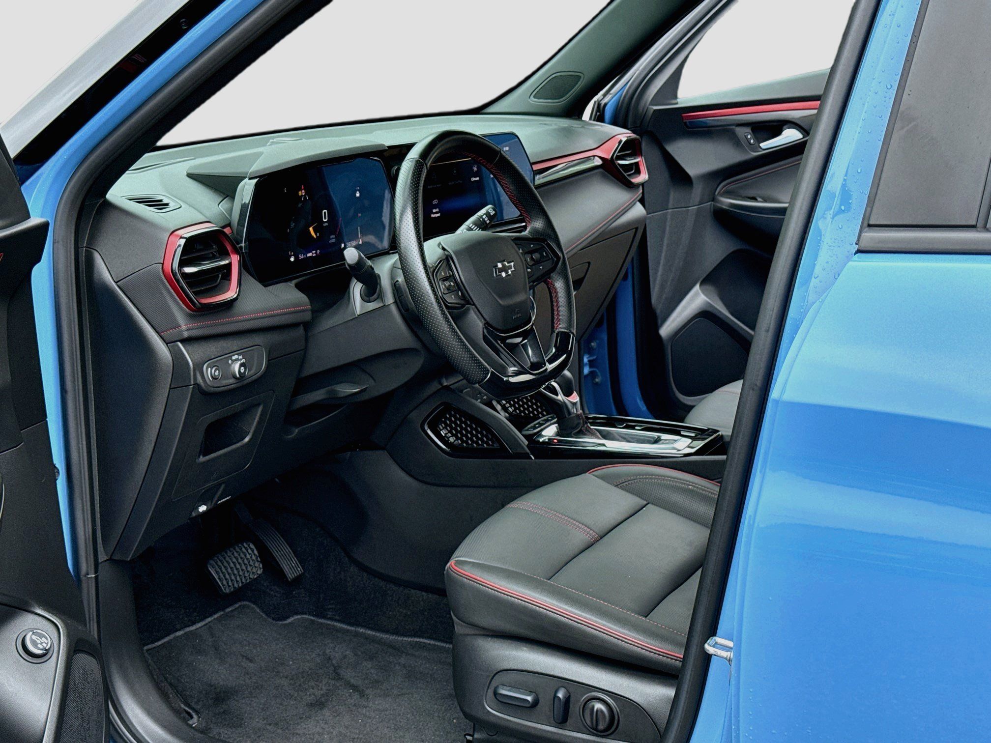 Used 2024 Chevrolet TrailBlazer RS w/ Convenience Package AWD/4WD image 11