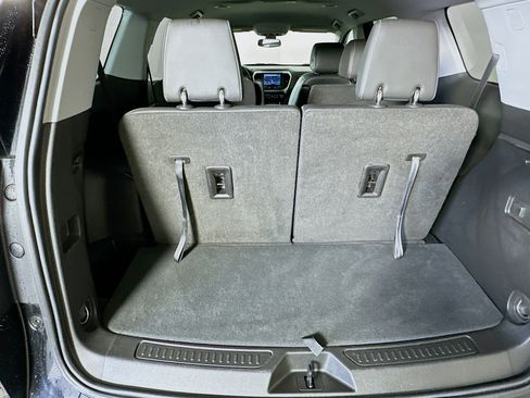 Used 2023 GMC Acadia SLT w/ Elevation Edition image 31