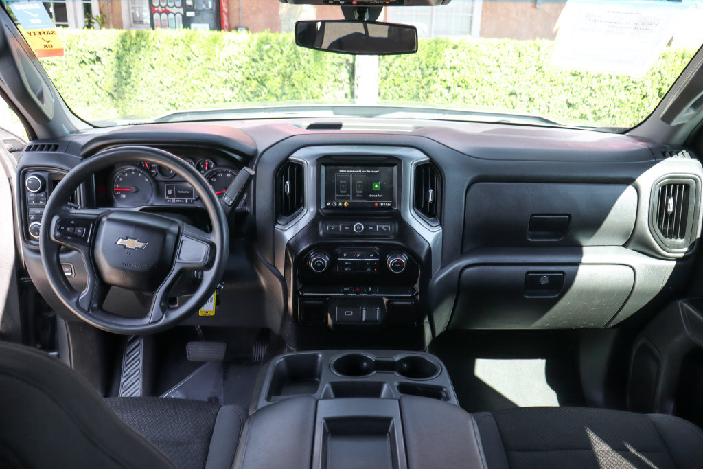 Used 2019 Chevrolet Silverado 1500 Custom w/ Custom Convenience Package AWD/4WD image 27