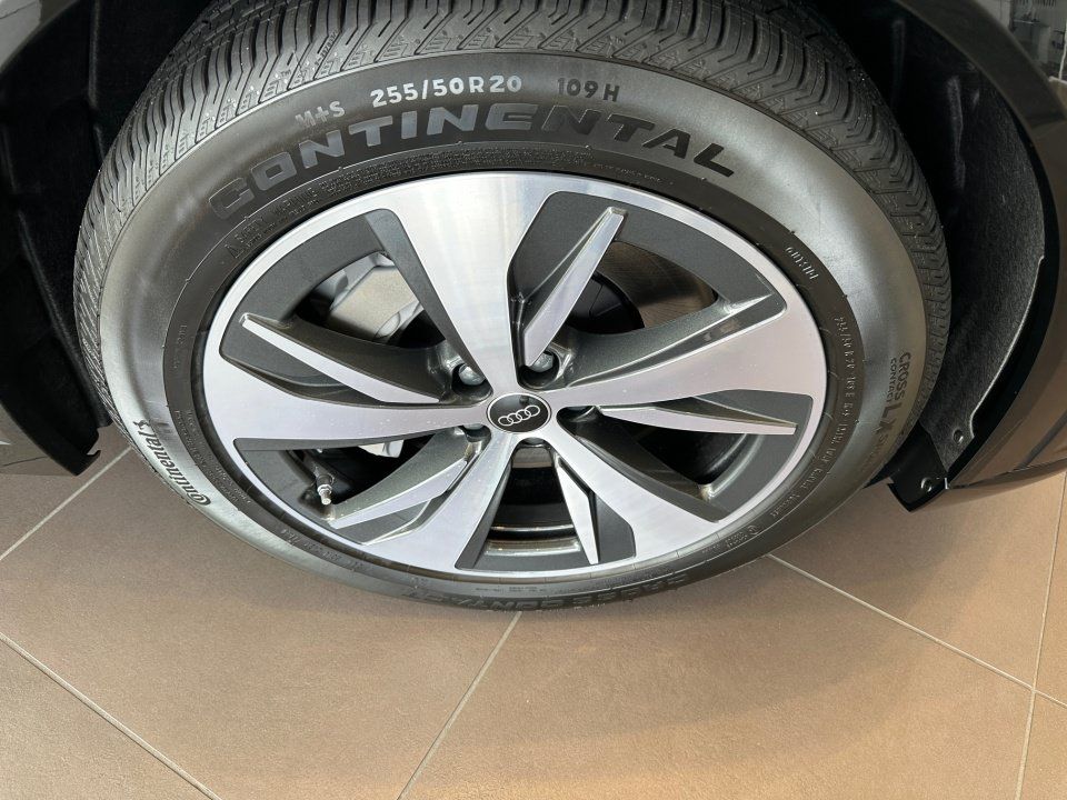 Used 2024 Audi Q8 e-tron Premium Plus AWD/4WD image 25