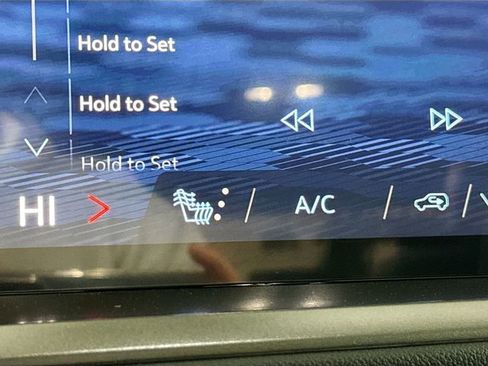 New 2026 Chevrolet Traverse LT w/ LPO, Floor Liner Package image 21