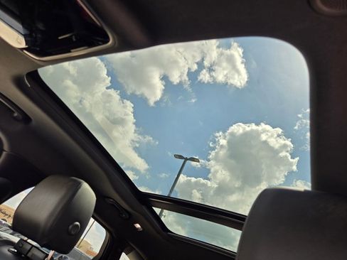 Used 2026 Land Rover Range Rover Velar Dynamic SE image 16