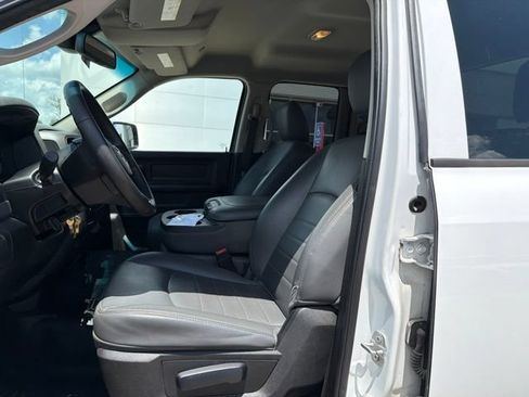 Used 2018 RAM 1500 Tradesman w/ Chrome Appearance Group RWD image 12