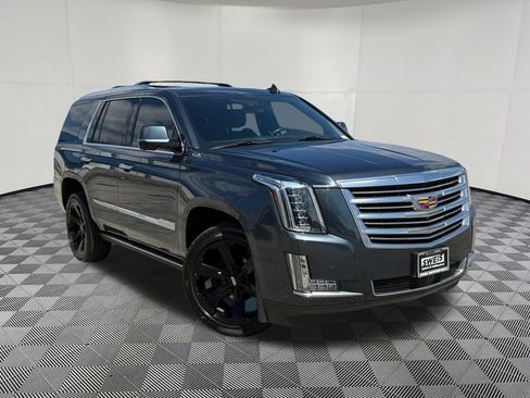 Used 2020 Cadillac Escalade Platinum AWD/4WD image 3