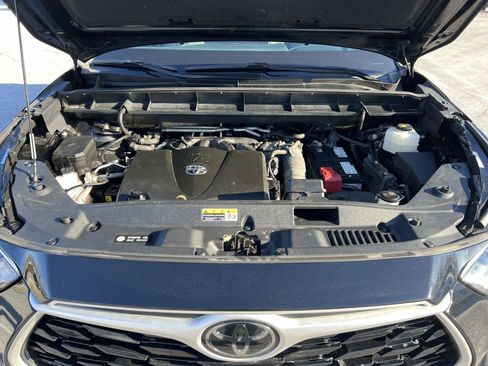 Used 2021 Toyota Highlander XLE image 28