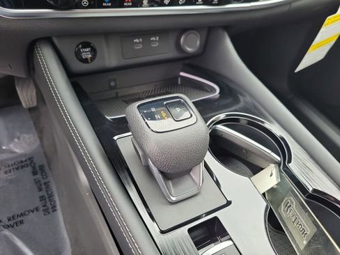 Used 2026 Nissan Rogue Platinum w/ Platinum Premium Package image 19